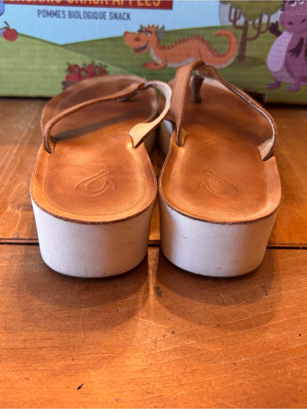 Olukai womens Mala’e leather platform wedge sandals flip flops tan/cream 8 - Picture 3 of 6